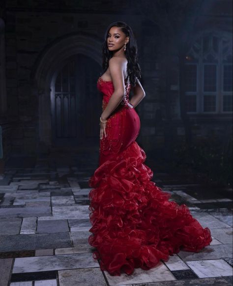 Prom Photography Poses Single, Red Prom Pictures, Prom Pics Solo, Prom Photoshoot Ideas Single, Prom Photoshoot Poses, Solo Prom Poses, Hoco Fits, Senior Prom Ideas, 21st Birthday Dress