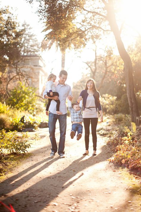 Cute family shot! Family Playing Outside, Family In Garden, Family Laughing, Baptism Photography, Family Playing, Nice Family, Sibling Poses, Family Man, Career Inspiration