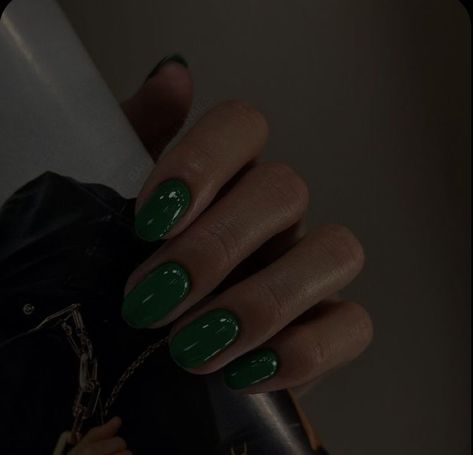 Minimal Nail Design, Rainbow Aesthetics, Green Feed, Verde Aesthetic, Black Outfit Aesthetic, Soul Aesthetic, Trendy Nails Ideas, Minimal Nail, Container Coffee Shop