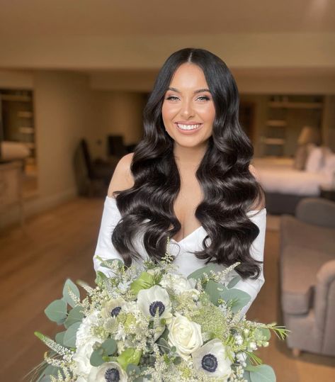 Wedding Hair Blowout Curls, Wedding Hair Down Dark Brown, Soft Wedding Hair Down, Wedding Hair Down With Curls Middle Part, Hollywood Waves With Middle Part, Wedding Hair Curls Down, Bridal Hair Half Up Brunette, Bridal Hair Curls, Bride Wavy Hair