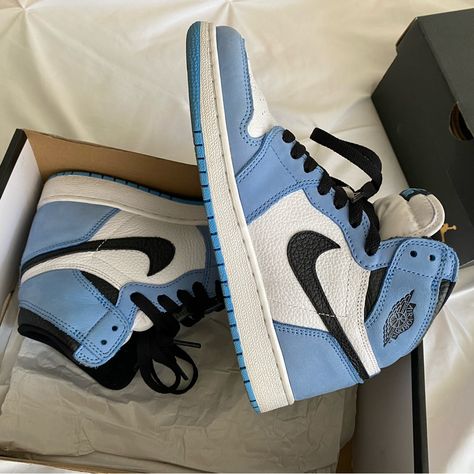 Air Jordan 1 Retro High Og ‘University Blue’ Size 5.5 In Men’s Like Brand New Air Jordens1 Blue, Air Jordan 1 Mid University Blue, Sepatu Nike Air Jordan, Blue Shoes Aesthetic, University Blue Jordans, Air Jordan 1 University Blue, Sky Shoes, Jordan 1 Blue, Shoe Storage Ideas