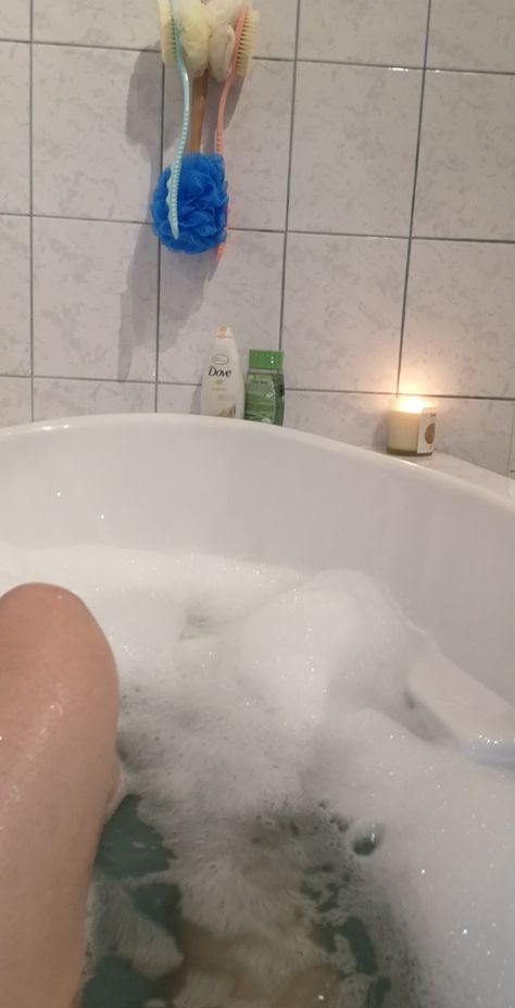 Aesthetic Bath Tub Pics, Bath Tub Aesthetic, Girls In Shower, Bath Tube, Car Rider, Kendall Jenner Icons, Aesthetic Bath, Bath Aesthetic, Shower Pics