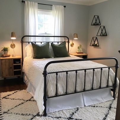 Small Guest Bedroom, Happy Saturday Friends, Spare Bedroom, Metal Bed Frame, Room Ideas Bedroom, Guest Bedrooms, Modern Bed, My New Room, Cheap Home Decor