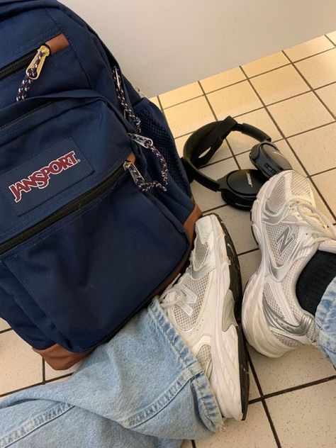 Backpack Jansport Aesthetic, Uni Backpack Aesthetic, Jansport Backpacks Outfits, School Backpacks Highschool Aesthetic, Jansport Backpacks Aesthetic, Jansport Bag, Blue Jansport Backpack, Converse Backpack, Jansport Backpacks