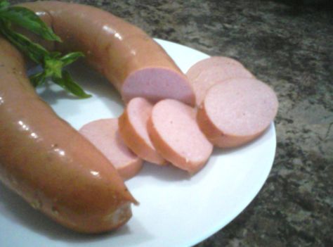 Pickled Bologna ~ Ingredients: 1-medium bologna ring, get a good quality one, 1-cup vinegar, white is ok,  2-cups water, 2-Tbsp. pickling spice your own, or use this combo:  2-med. bay leaves, 1-tsp. peppercorns, 1/2-tsp. mustard seeds, 1-tsp.	minced garlic, 1/4 tsp. crushed red pepper. Hot Bologna Recipe, Pickled Bologna Recipe, Pickled Bologna, Pickled Meat, Pickled Sausage, Bologna Recipes, Pickled Recipes, Pickled Eggs Recipe, Turkey For Thanksgiving