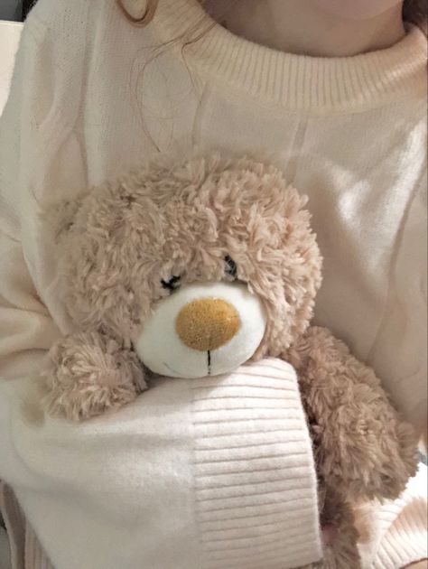 Teddy Bear Asthetic Picture, White Teddy Bear Aesthetic, Eyes Speak, Teddy Girl, Small Teddy Bears, White Teddy Bear, Teddy Bear Girl, Soft Teddy, Cute Backpacks