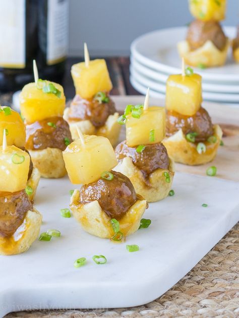 I love how easy these Hawaiian Burger Bites are to make! My whole family loved this simple appetizer recipe, and it was perfect finger food for game day! Luau Appetizers, Hawaiian Appetizers, Hawaiian Burger, Burger Bites, Simple Appetizer, Awesome Appetizers, Pot Luck, Minced Meat, Easy Appetizer Recipes