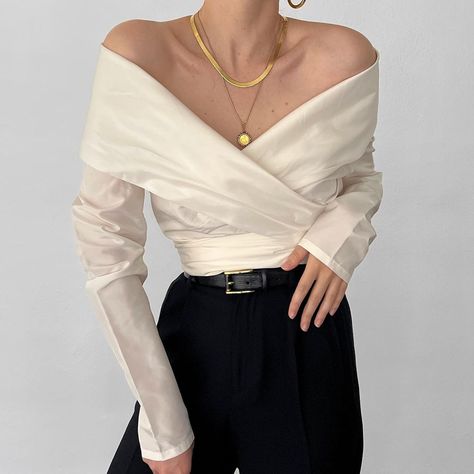 Deux Birds on Instagram: “Mind-blowing deadstock vintage luxury designer Lafayette 148 New York creme pure silk taffeta off-the-shoulder long sleeve wrap blouse with…” Off Shoulder Saree Blouse, Deux Birds, Long Sleeve Saree Blouse, Silk Wrap Top, Diy Fashion Projects, Wrap Shirt, Silk Taffeta, Silk Wrap, Wrap Blouse