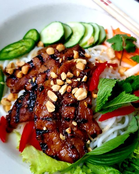 Pork Vietnamese Recipe, Vietnamese Grilled Shrimp, Vietnamese Bbq Pork Recipes, Vietnamese Pork Marinade, Charbroiled Pork Vietnamese, Vietnamese Marinated Pork, Lemongrass Pork Chops Vietnamese, Vietnamese Grilled Beef, Vietnamese Pork Bowl