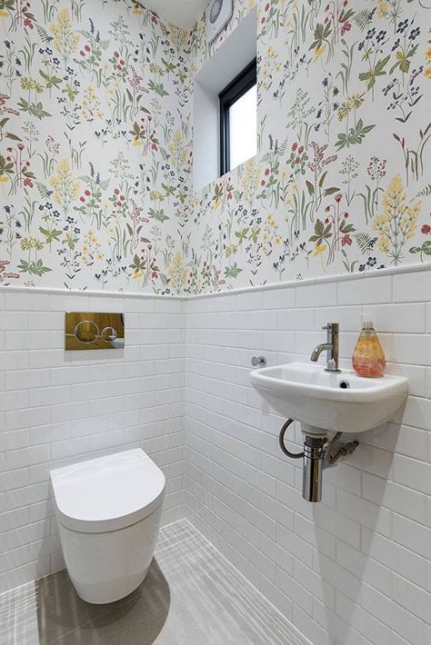 Downstairs Toilet Ideas Colourful, Pantry Design Ikea, Washroom Wallpaper, Ikea Hacks Kitchen, Dining Room Design Farmhouse, Toilet Wallpaper, Guest Washroom, Small Wc, Bedroom Pantry