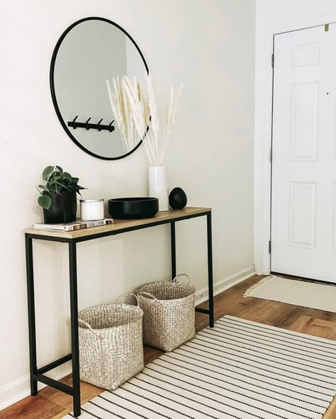 Mail Storage Ideas Entryway, Entrance Ideas Entryway Small Spaces, Small Entry Tables, Architecture Sustainable, Hallway Table Decor, Black Sofas, Hype Beast Bedroom, Building Kitchen, Entryway Table Decor