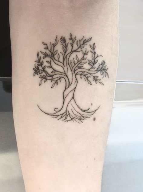 Tree Tattoo Ideas, Simple Tree Tattoo, Tree Tattoo Arm, Tattoo Ideas Simple, Tato Tradisional, Roots Tattoo, Tattoo Tree, Tree Tattoo Small, Tree Tattoo Designs