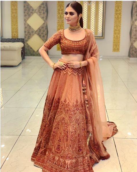 Shilpa Choudhary, Indian Fits, Antique Bridal Jewelry, Hacks Clothes, Dress Indian, Indian Bridal Outfits, Dress Indian Style, Indian Clothing, Fashion Hacks