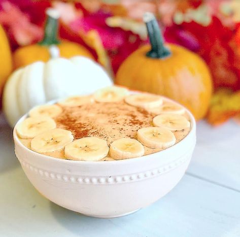 Pumpkin Spice Shake Bowl (With a Secret Ingredient) - Kathy Smith Pumpkin Spice Shake, Pumpkin Spice Protein Shake, Pumpkin Spice Smoothie Bowl, Kathy Smith, Pumpkin Spice Smoothie, Clean Eating Breakfast, Cinnamon Spice, Protein Shake, Smoothie Shakes