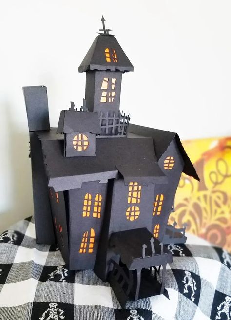 Haunted House DIY Casa Halloween, Cricut Halloween, Glitter Houses, Cricut Cartridges, Paper House, Putz Houses, Bonfire Night, Halloween Haunted Houses, Theme Halloween