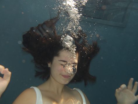 Underwater Face Reflected In Water, Underwater Swimming Photography, Woman Underwater Photography, Water Senior Picture Ideas, Someone Underwater, Holding Breath Underwater, Person In Water, Person Underwater, Underwater Photography Women