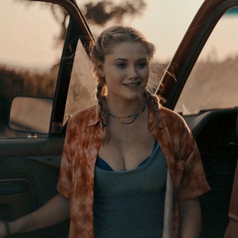 Virginia Gardner Fall, Virginia Gardner Icons, Journal Character, The Fall Movie, Fall Movie, Virginia Gardner, Hunter Movie, Rowan Blanchard, Beautiful Disaster