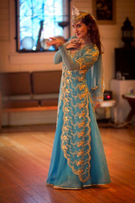 persian miniature clothing - Persian Dress, Belly Dancing For Beginners, Dance Contemporary, Fusion Belly Dance, Persian Women, Bellydance Costume, Belly Dancing Classes, Persian Fashion, National Dress