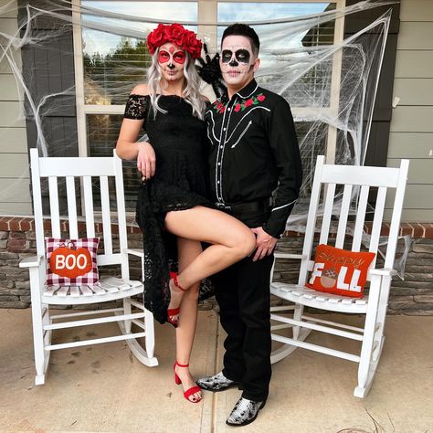 Day of the dead, day of the dead makeup Day Of Dead Couple Costume, Day Of The Dead Halloween Costume, Day Of The Dead Couple Costume, Day Of Dead Costume, Day Of The Dead Makeup, Diy Couples Costumes, Dead Makeup, Celebrity Halloween, Couples Costume