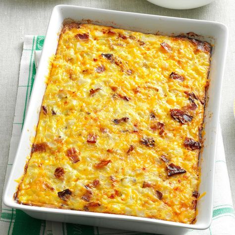 Hash Brown Egg Bake Hash Brown Egg Casserole, Easy Egg Bake, Egg Bake Recipe, Resep Pizza, Brown Egg, Egg Food, Baked Eggs Recipe, Breakfast Hashbrowns, Hashbrown Breakfast Casserole