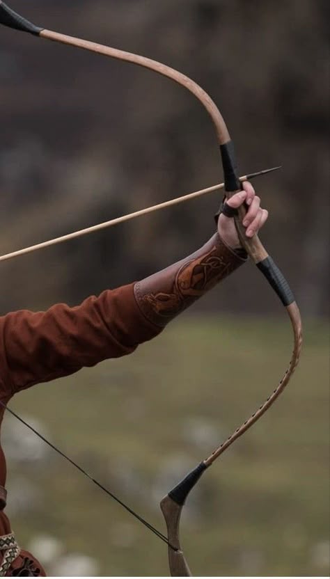 Bow And Arrow Aesthetic, Archery Photography, Archery Aesthetic, Twelve Dancing Princesses, Cabin 7, Rangers Apprentice, Pjo Dr, Chinese Aesthetic, Archery Bows