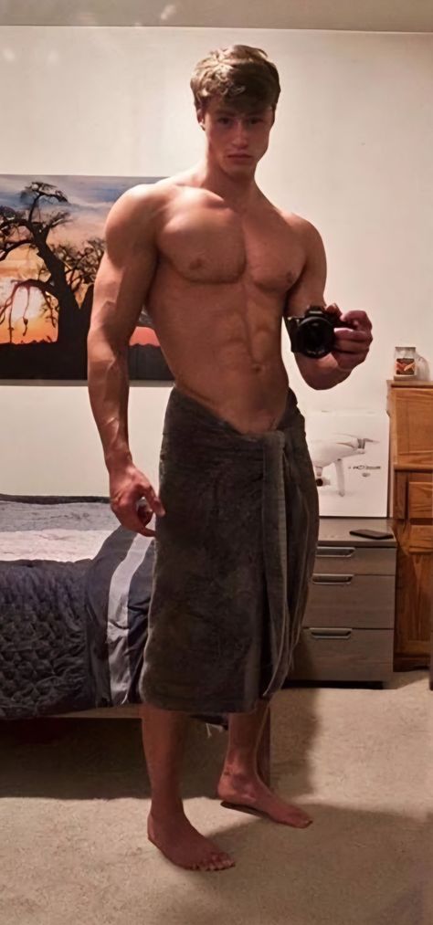 David Laid, Muscle Guys, Taking A Selfie, Ripped Body, Men's Muscle, Muscular Men, Male Physique, Body Inspiration, Shirtless Men