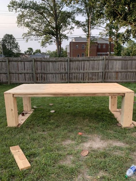 A tutorial for a DIY Dining table that you will love. Check out this post from Arin Solange for how to make your own. Diy White Oak Table, Dinning Table Diy, West Elm Table, West Elm Diy, Outdoor Dining Table Diy, Outdoor Dinning Table, Custom Dining Table, Diy Outdoor Table, Custom Dining Tables