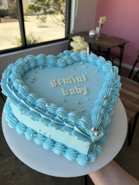 Sweet Cheeks Cake Bar Gemini Szn Cake, Blue Birthday Cake Ideas, Gemini Cake Ideas, Gemini Birthday Cake, Teal Birthday Cake, Blue Heart Cake, Gemini Cake, Bday Treats, Gemini Szn