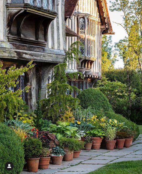 Great Dixter, Sussex England, House Gardens, Outdoor Eating, Garden Oasis, English Cottage, East Sussex, Instagram Art, Balcony Garden