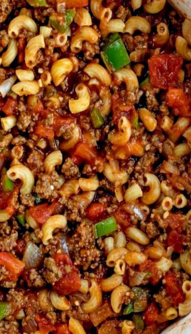 Cheesy Baked Goulash Recipes, School Goulash Recipes, Rice Goulash Recipes, Authentic Goulash Recipes, Ground Beef Goulash Easy, Goulash For A Crowd, Texas Goulash Recipes, Golush Recipes Dinner Ground Beef, Goulash Recipes Skillet