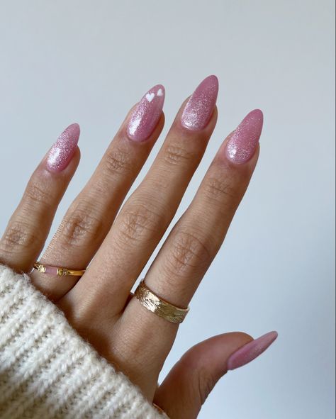 #pinkvelvetnails #velvetnails #nqiltrends #magnetic #pinknails #naildesigns Magnetic Nails Pink, Magnetic Heart Nails, Pink Magnetic Nails, Magnetic Nails Design, Soft Pink Nails, 2023 Nails, Velvet Nails, Heart Nail Designs, Pink Ombre Nails