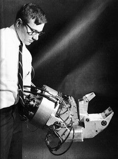 General Electric "Hardiman" Exoskeleton circa 1967 | Flickr Vintage Robots, Eve Online, Robot Design, General Electric, Sci Fi Movies, Hard Surface, Interesting Articles, Robotics, Videos Funny