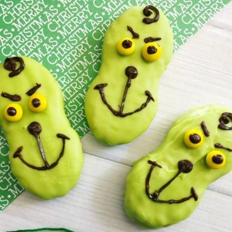 Grinch cookies made with Nutter Butter cookies Grinch Cookies Decorated, Christmas Cookies Ideas, Grinch Cookies, Grinch Crafts, Mint Chocolate Chip Cookies, Grinch Christmas Party, Cute Christmas Cookies, Grinch Party, Nutter Butter Cookies