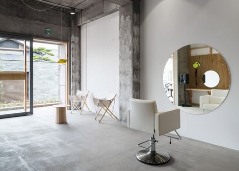 Minimal hair salon by Sides Core accommodates just one customer at a time Japanese Hair Salon, Salon Chairs For Sale, Minimal Hair, Hair Salon Design, Hair Salon Interior, Beauty Salon Design, Design Salon, Architecture Magazines, Salon Interior Design