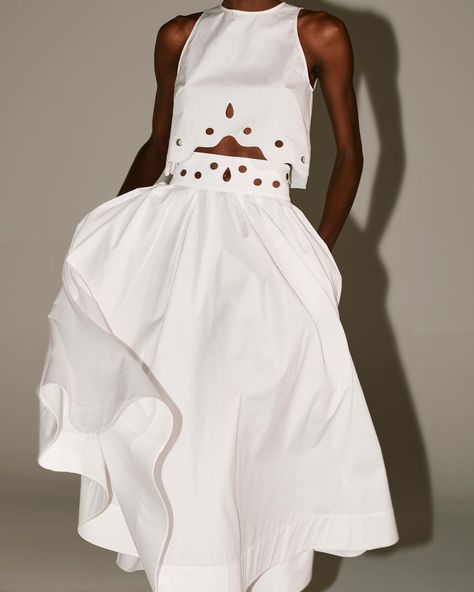 Dorothy Dandridge, Cotton Midi Skirt, Rosie Assoulin, Cotton Crop Top, Scallop Hem, Runway Trends, Effortless Elegance, Pre Fall, White Skirts