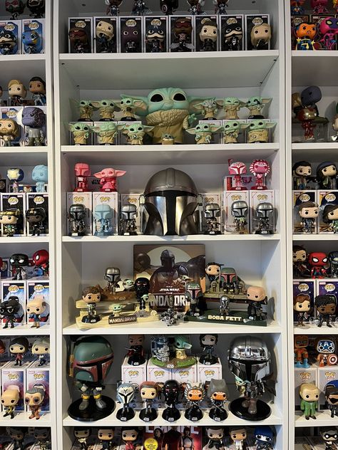 Collectors Display Ideas, Marvel Collection Display, Star Wars Funko Pop Display, Funky Pop Display Ideas, Pops Display Ideas, Funko Pop Room, Funko Pop Collection Room, Nerd Room Ideas, Collectors Room Ideas