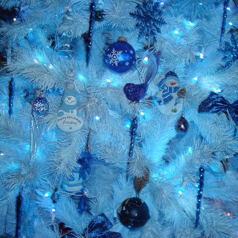 Christmas Cybercore, Blue Christmas Asthetics, Blue Christmas Tree Aesthetic, Blue Christmas Widget, Snow Aesthetic Blue, Dark Blue Christmas Aesthetic, Blue Aesthetic Christmas, Christmas Blue Aesthetic, Light Blue Christmas Aesthetic