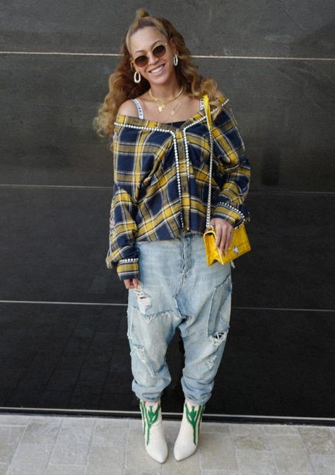 Beyonce Street Style, Plaid Outfits Fall, College Outfits Casual, Blue Ivy Carter, Fall College Outfits, Beyonce Outfits, Gucci Shirt, Beyonce Style, Black Honey