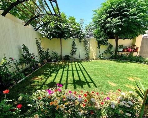 Indian Home Garden Design, Indian Garden Ideas Outdoor Spaces, Indian Garden, نباتات منزلية, Terrace Garden Design, Building A Raised Garden, Casa Country, Front Yard Garden Design, التصميم الخارجي للمنزل