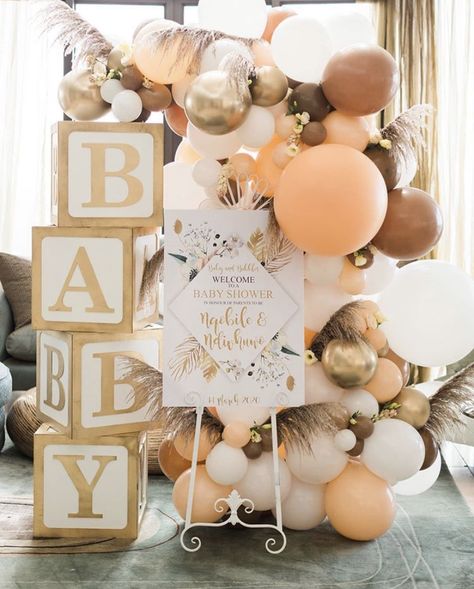 Glam Baby Shower Ideas, Luxury Baby Shower Ideas, Baby Shower Entrance Decor, Shower Luxury, Babyshower Decor, Baby Bubbles, Adoption Shower, Balloon Walls, Luxury Baby Shower