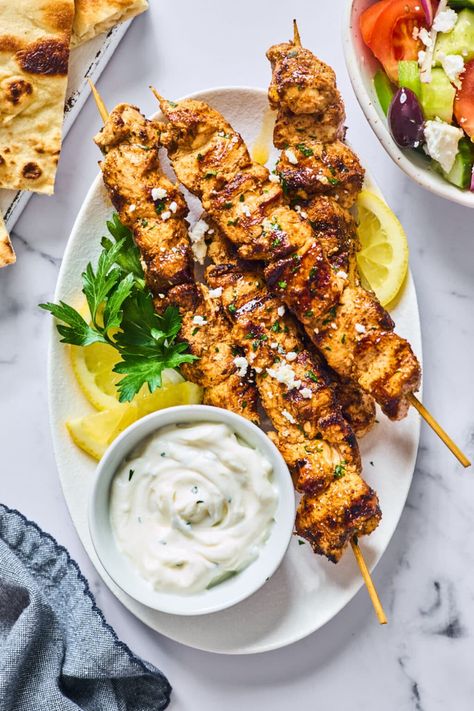 Greek Chicken Kebabs, Greek Chicken Skewers, Greek Chicken Kabobs, Chicken Kebab Recipe, Greek Dinners, Chicken Skewer Recipe, Homemade Tzatziki Sauce, Chicken Souvlaki, Homemade Tzatziki