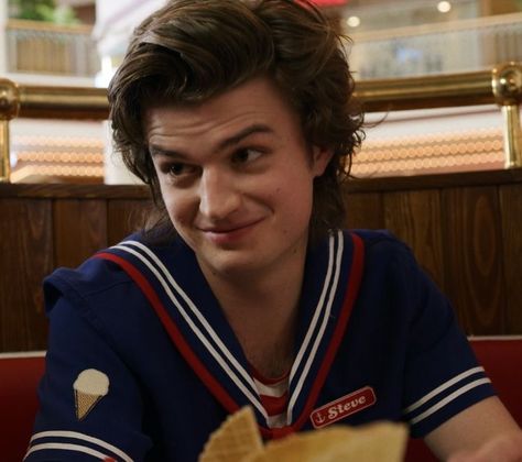 Steve Harrington Stranger Things, Joe Kerry, Lee Evans, Duffer Brothers, Beautiful Joe, Stranger Things Steve, Ideal Boyfriend, Joe Keery, Steve Harrington