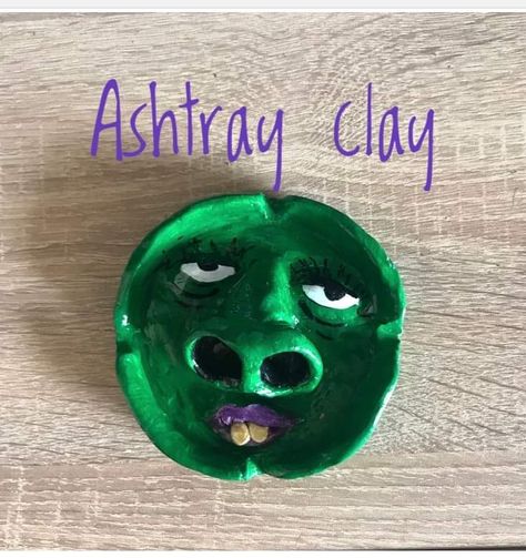 Clay Ashtray Ideas, Face Ashtray, Diy Ashtray, Ashtray Clay, Handmade Ashtray, Red Nails Glitter, Ceramic Projects, Soap Gifts, Bunny Party