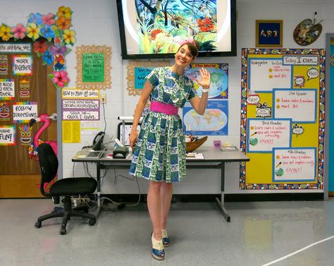 First day of art class! What to do (or what NOT to do!) Art Room Inspiration, Art Classroom Organization, Week Inspiration, Elementary Art Classroom, Art Classroom Management, Art Teacher Resources, Elementary Art Rooms, Cassie Stephens, Education Science