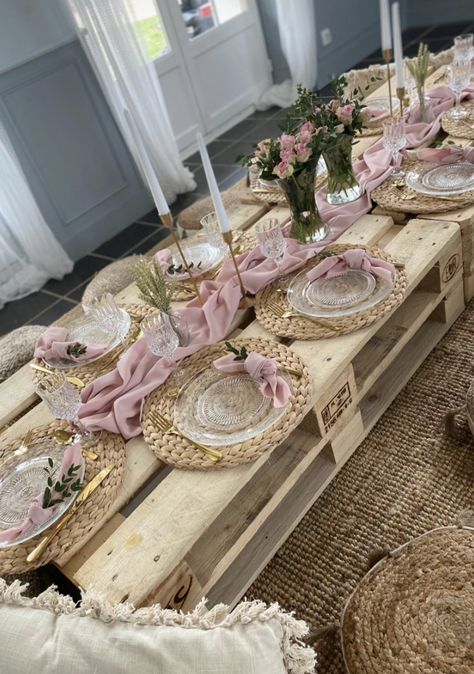 Picnic Table Party, Pink Quince Theme, Rapunzel Wedding Theme, Picnic Party Decorations, Rapunzel Wedding, 12th Birthday Cake, 21st Bday Ideas, Boho Birthday Party, Idee Babyshower