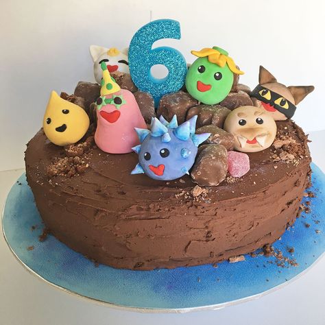 The final cake! Slime Rancher theme birthday cake. All figures are made from fondant, sitting on chocolate covered honey combs. Slime Rancher Birthday Party Ideas, Slime Rancher Birthday, Final Cake, Honey Combs, Valentines Brunch, Minecraft Birthday Cake, Theme Birthday Cake, Slime Rancher, Slime Party