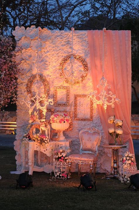 Photo of Floral wall photobooth vintage Modern Indian Wedding, Wedding Entrance Decor, Booth Wedding, Marriage Decoration, Desi Wedding Decor, Wedding Entrance, Wedding Photo Booth, Wedding Stage Decorations, Photo Corners