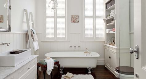 Designing a vintage-style bathroom Large Family Bathroom, Bathroom Redecorating, Vintage Style Bathroom, Small Space Bathroom, French Provincial Style, Bathroom Tub, Large Bathrooms, Bathroom Sinks, Minimalist Bathroom