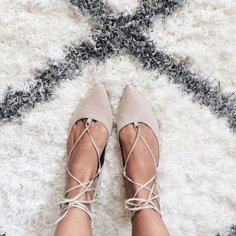 Cream Lace Up Flats #sexyshoes Tie Up Flats, Mode Shoes, Elegante Y Chic, Lace Up Flats, Comfortable Flats, Pointed Toe Shoes, Crazy Shoes, Shoe Obsession, Toe Shoes