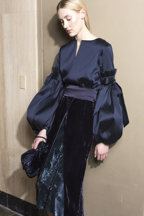 Silvia Tcherassi Fall 2018 Ready-to-Wear Collection - Vogue Womens Formal Suit, Couture Blouse, Detail Couture, فستان سهرة, Ready To Wear Collection, Looks Chic, Fall 2018, Two Piece Dress, Modest Dresses